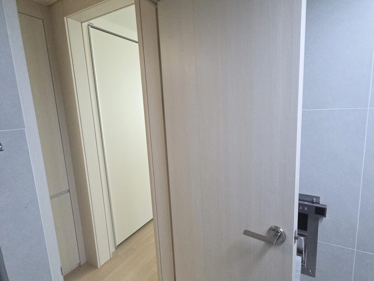 문틀 규격 실측과 기존 문짝 철거 과정