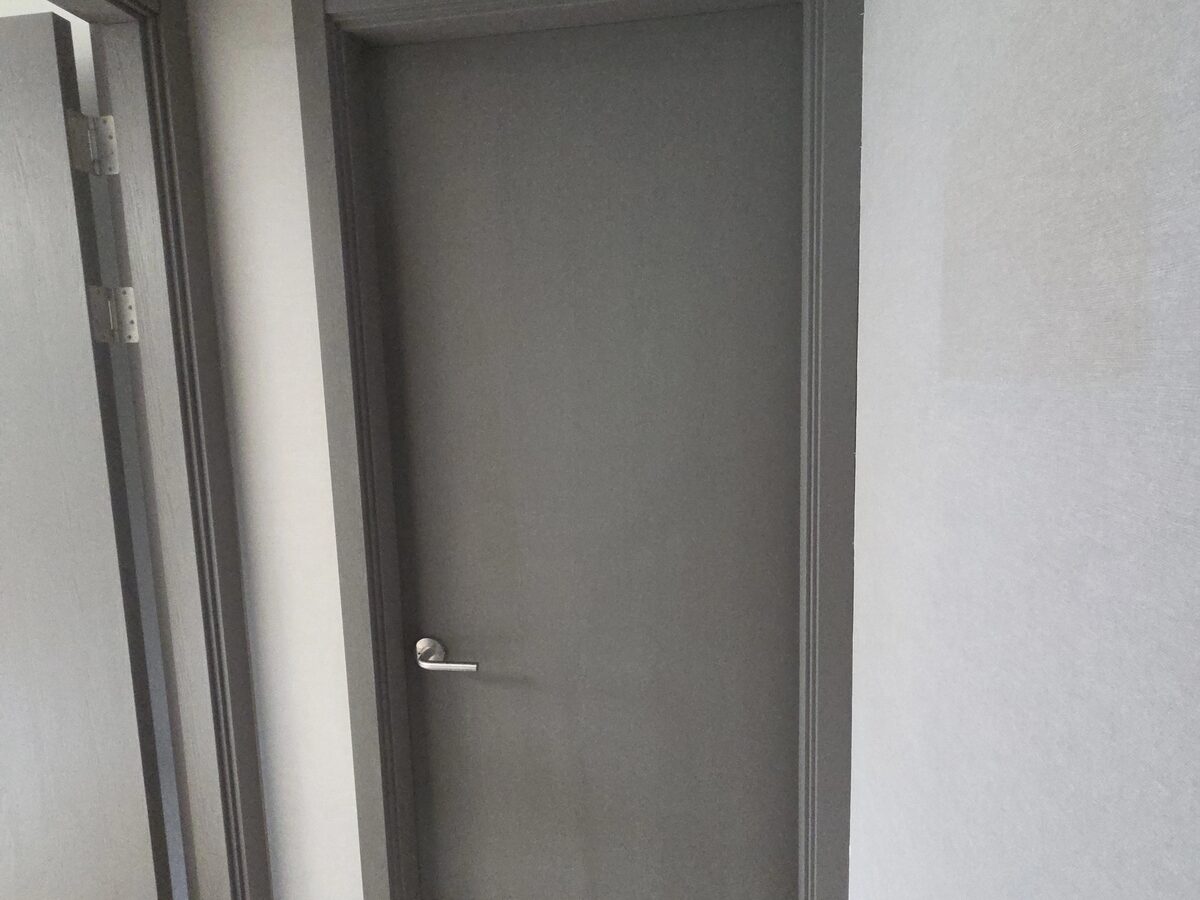 문틀 철거 후 벽체 개구부 정리 작업