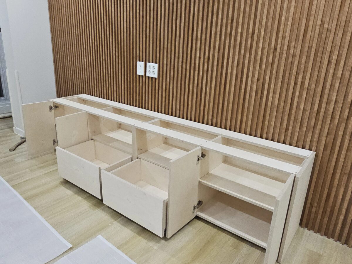 자작나무 합판 소재 재단 및 준비 과정